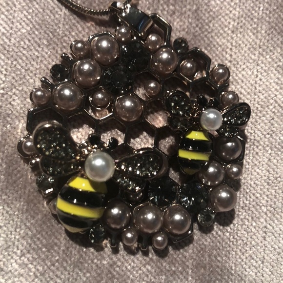 BEE HoneyComb Pendant Necklace NWOTS - Picture 7 of 12